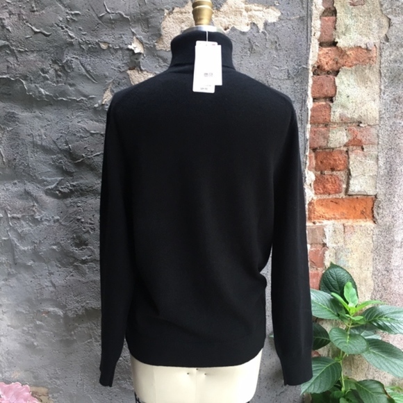 UNIQLO CASHMERE TURTLENECK SWEATER - Picture 2 of 5